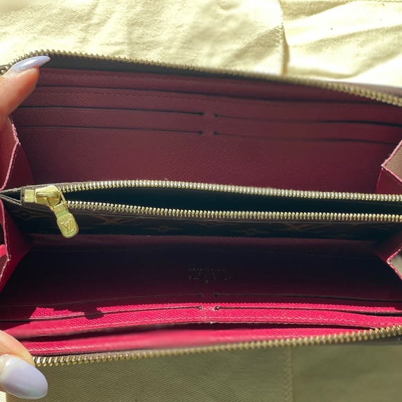 LOUIS VUITTON Clémence Wallet - Picture 7 of 8
